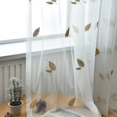 Cortina Personalizada Transparente Kylah em Gaze Branca com Ilhós Bordada